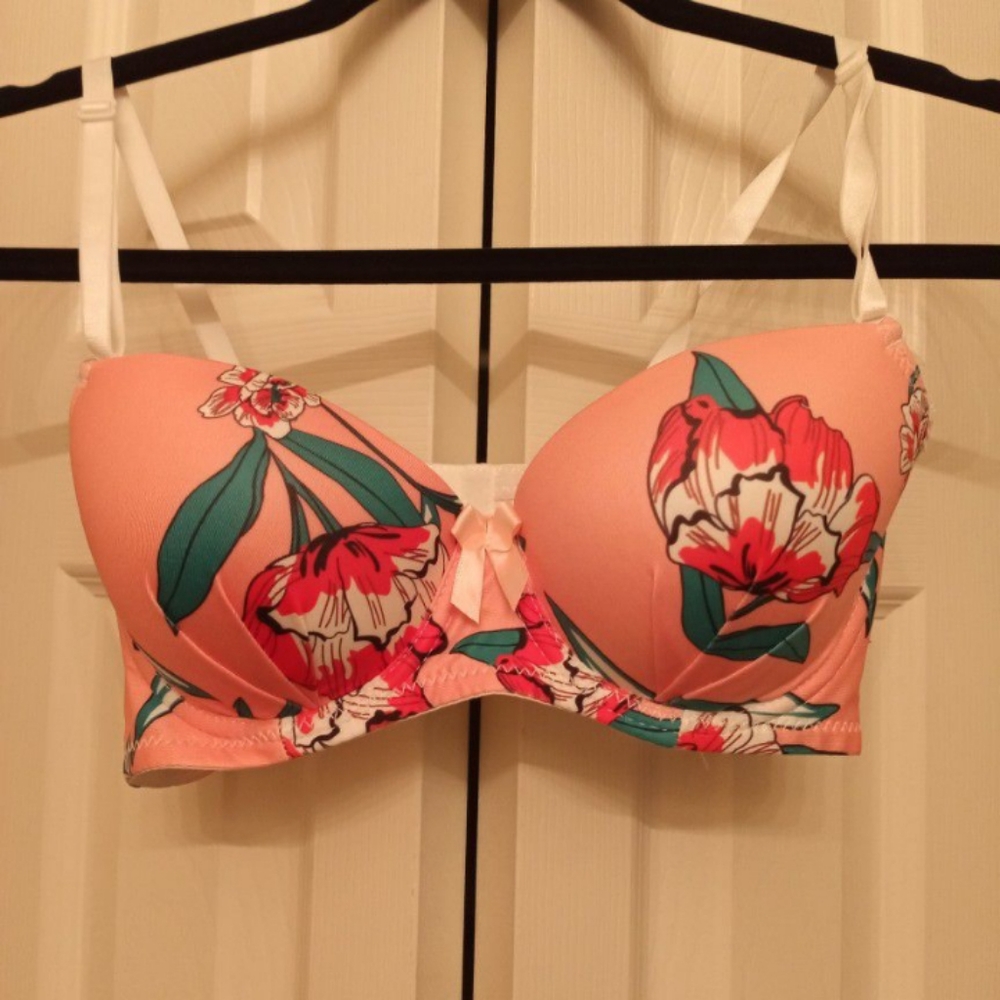 Bras - Picture 5 of 8